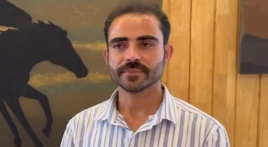 Artist turns stones and sand into unique art forms