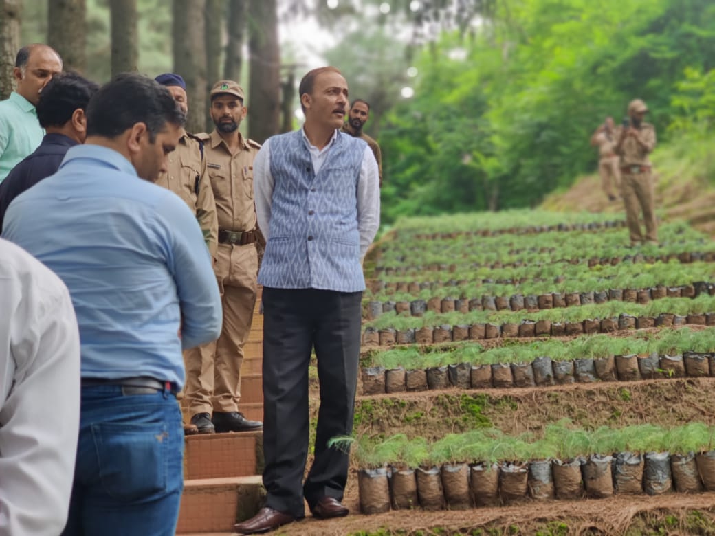 PCCF reviews working of Forest Deptt in Lidder, Anantnag Forest Divisions