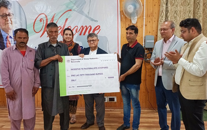 Vice Chairman NITI Aayog tours Bla; reviews developmental scenario under ADP