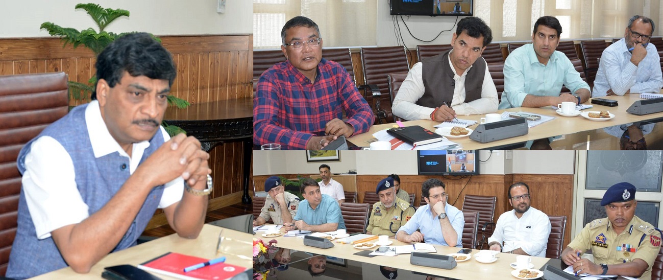 CS reviews traffic management in Srinagar