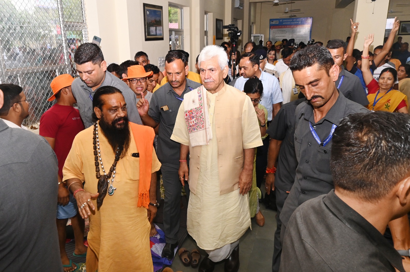 LG reviews arrangements for Amarnath Yatra at Yatri Niwas