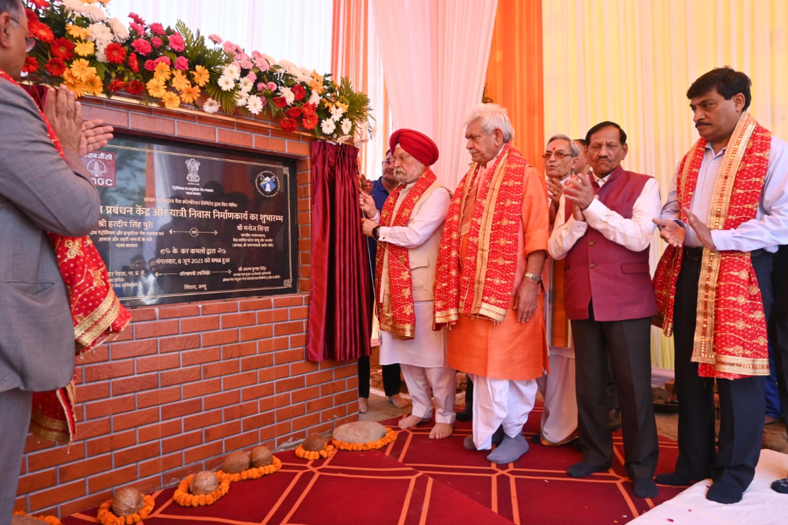 Puri, Sinha lay foundation stone of Amarnath Yatri Niwas in Jammu