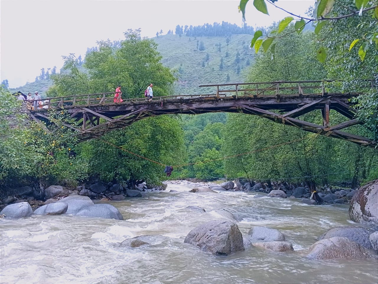 Dilapidated footbridge poses threat to commuters in Bhaderwah