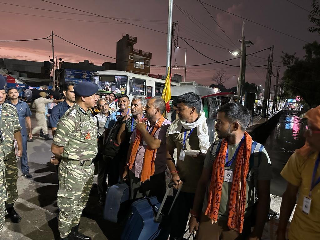 CRPF chief accompanies pilgrims; reviews security arrangements