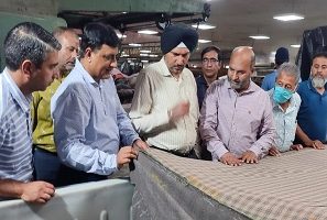 Comm Secy I&C takes stock of manufacturing units of JKI in Srinagar