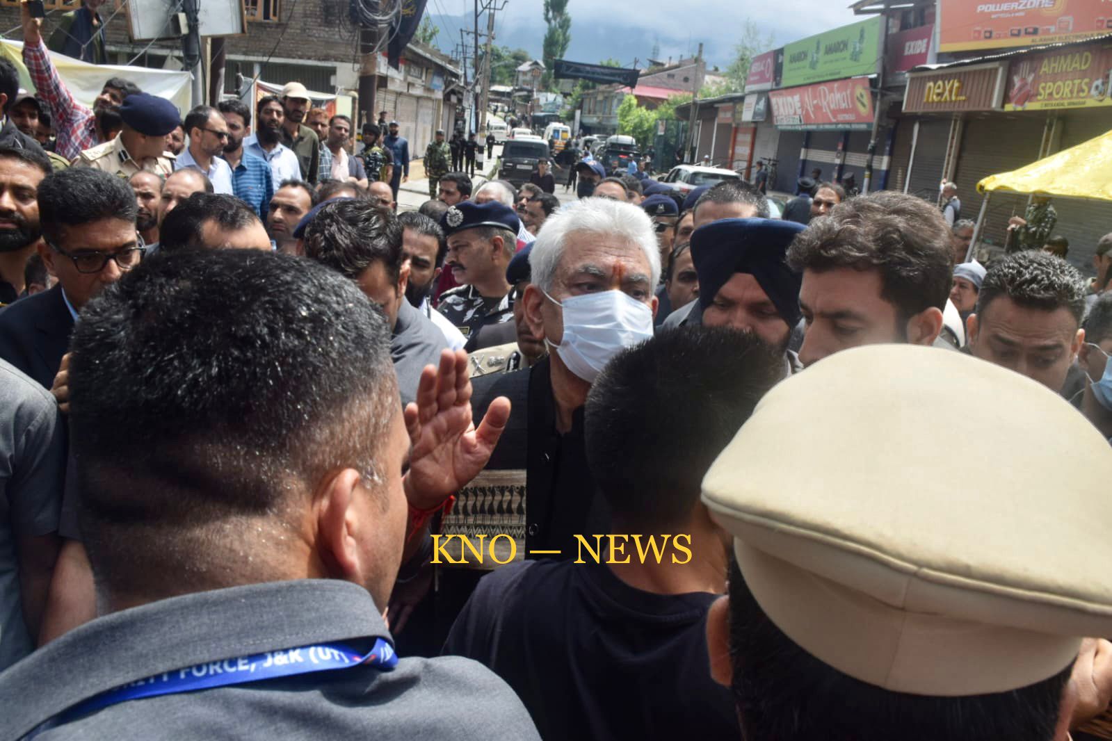 Youm-e-Ashoora: LG reaches Bota Kadal to participate in Zuljinah procession