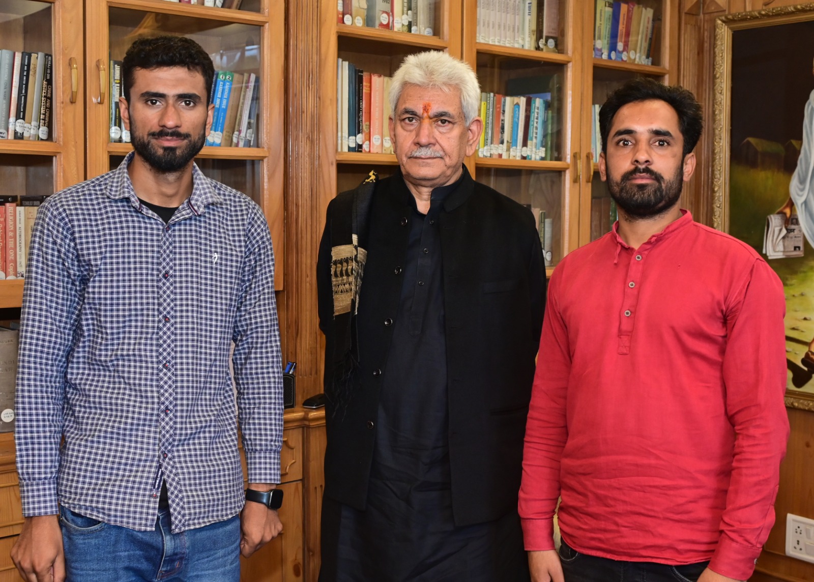 Residents of Downtown Srinagar, Delegation of QCI call on call on LG