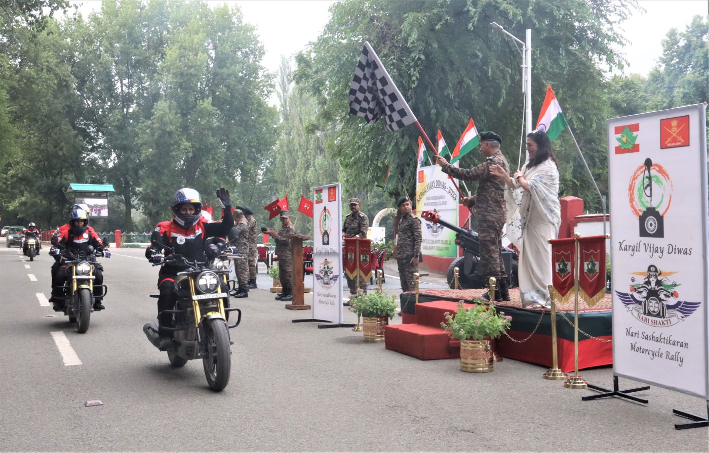 25 women bikers set off for Drass to celebrate Kargil Vijay Diwas