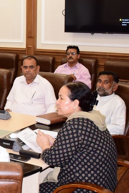 Secy L&E meets representatives of Labour Trade Unions