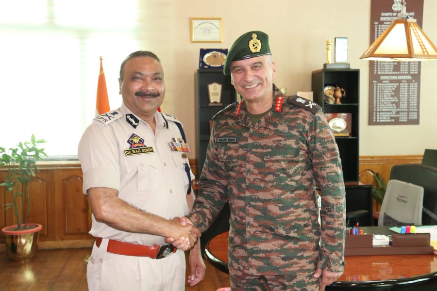 DGP, GOC discuss Kashmir security situation