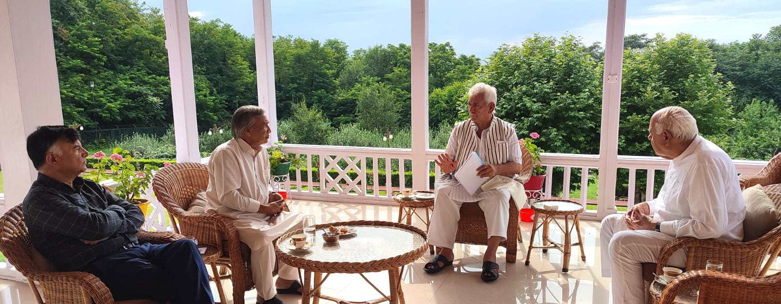 Dr Farooq, Tarigami, Beg meet LG, demand restoration of SKIMS autonomy