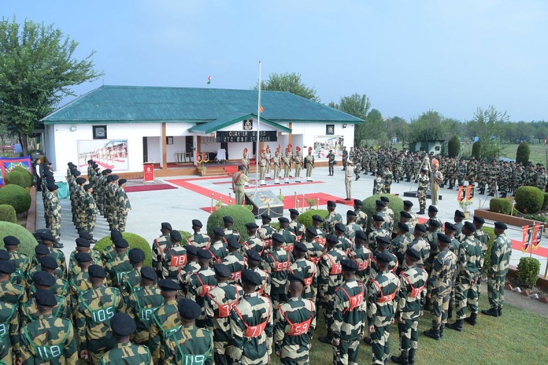 BSF men celebrate Independence Day at LoC in Kashmir