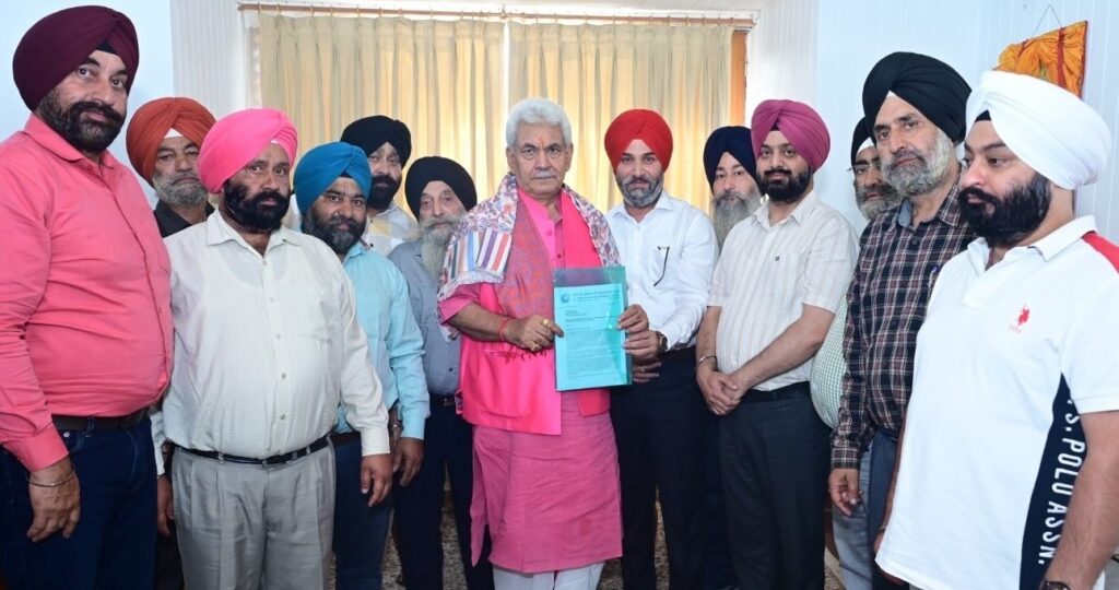 Delegation of All J&K Sikh Coordination Committee calls on LG