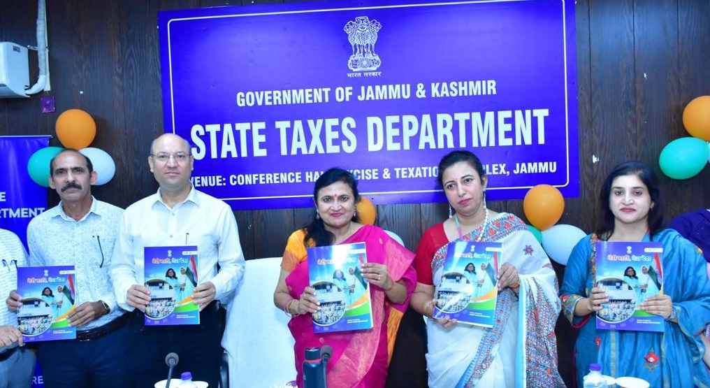 Dr Rashmi Singh felicitates officers, officials of STD for achieving revenue targets