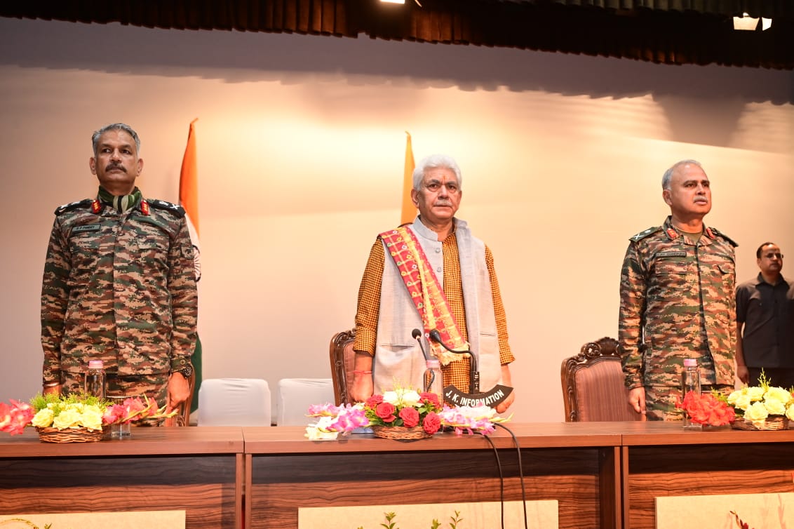 Lt Governor interacts with officers of Higher Command Course-52
