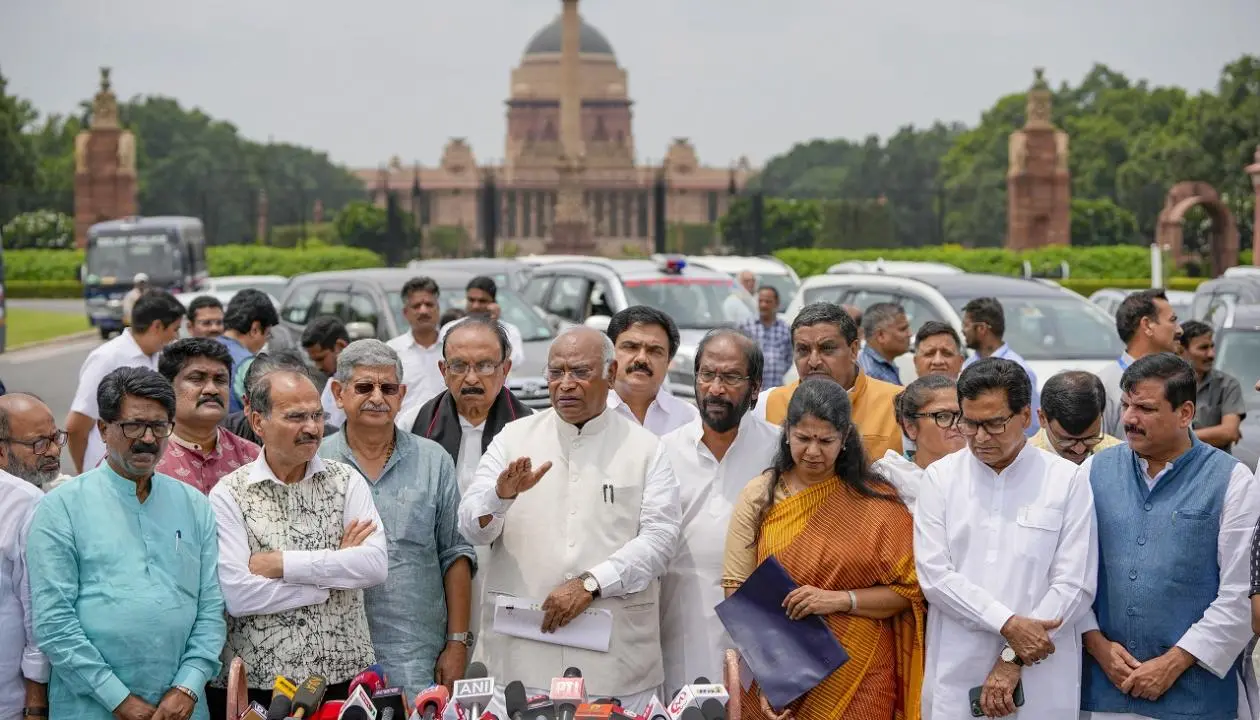 Government reaches out to opposition to break Rajya Sabha logjam