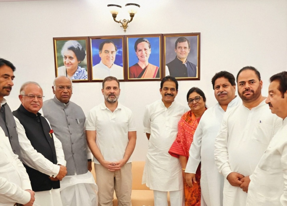 Rahul Gandhi discusses political, security situation with JKPCC leaders in Delhi 
