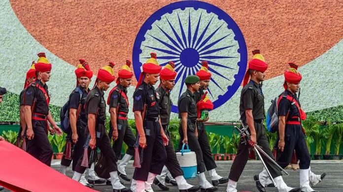 Director Libraries reviews arrangements for I-Day celebrations by DL&R