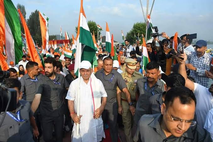 Huge participation in Tiranga Rally ‘big answer’ to those who claimed none would pick up Tri-colour in Kashmir: LG Sinha