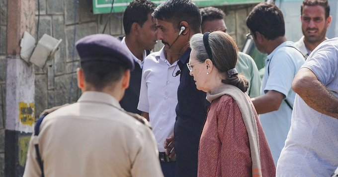 Sonia Gandhi visits floating gardens in Dal Lake