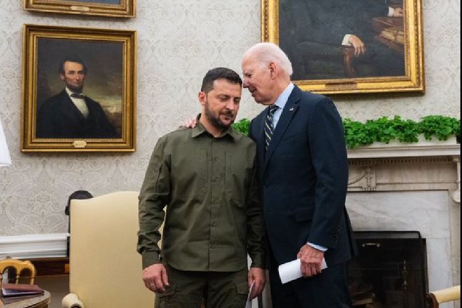 Biden hosts Zelenskyy at White House; announces new military aid package for Ukraine