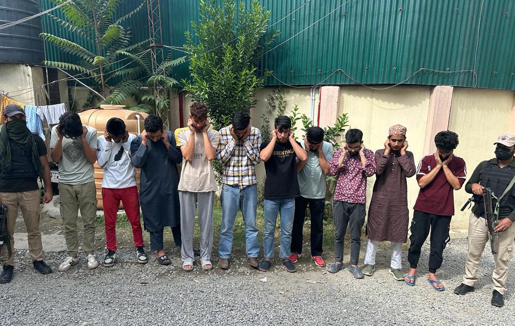 10 arrested for ‘vitiating peaceful atmosphere’ outside Srinagar’s Jamia Masjid