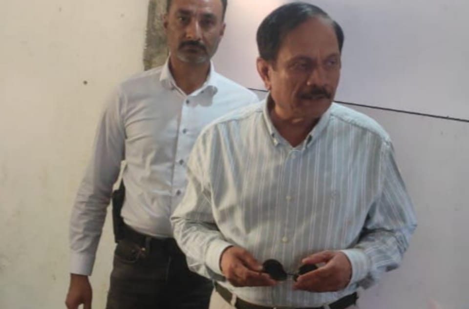 Advisor Bhatnagar conducts surprise inspection of GHS Ganishpora Pahalgam