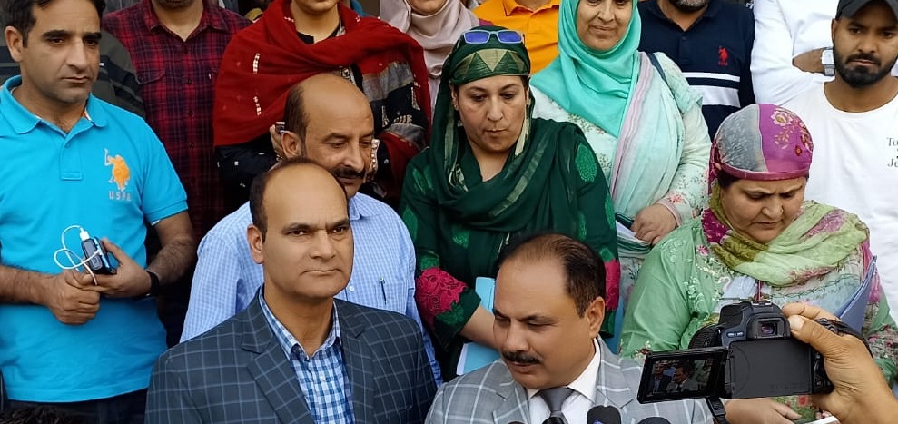 DHSK reviews Ayushmaan Bhav campaign in south Kashmir districts