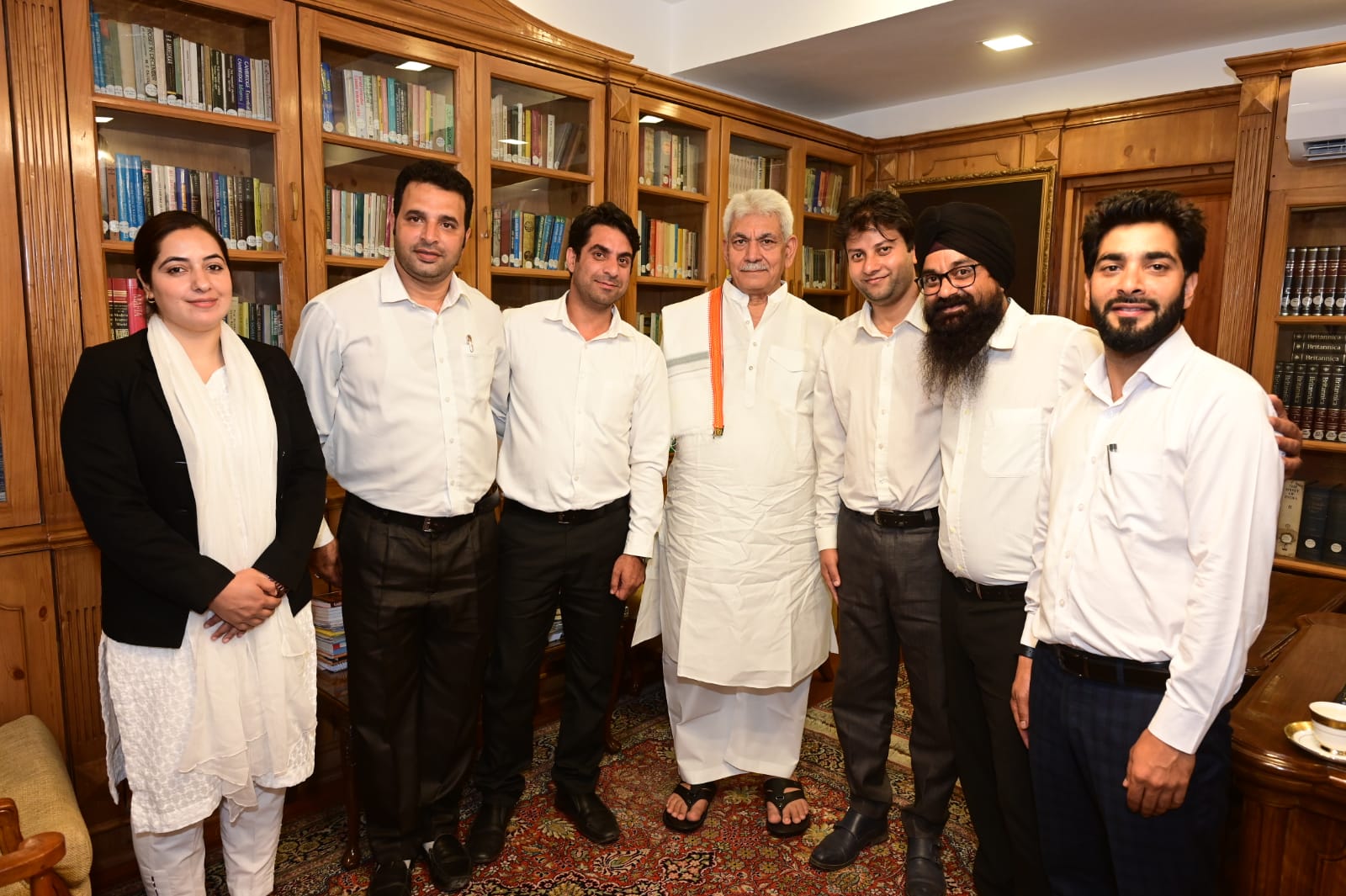 Delegation of Kashmir Advocates Association, others call on LG