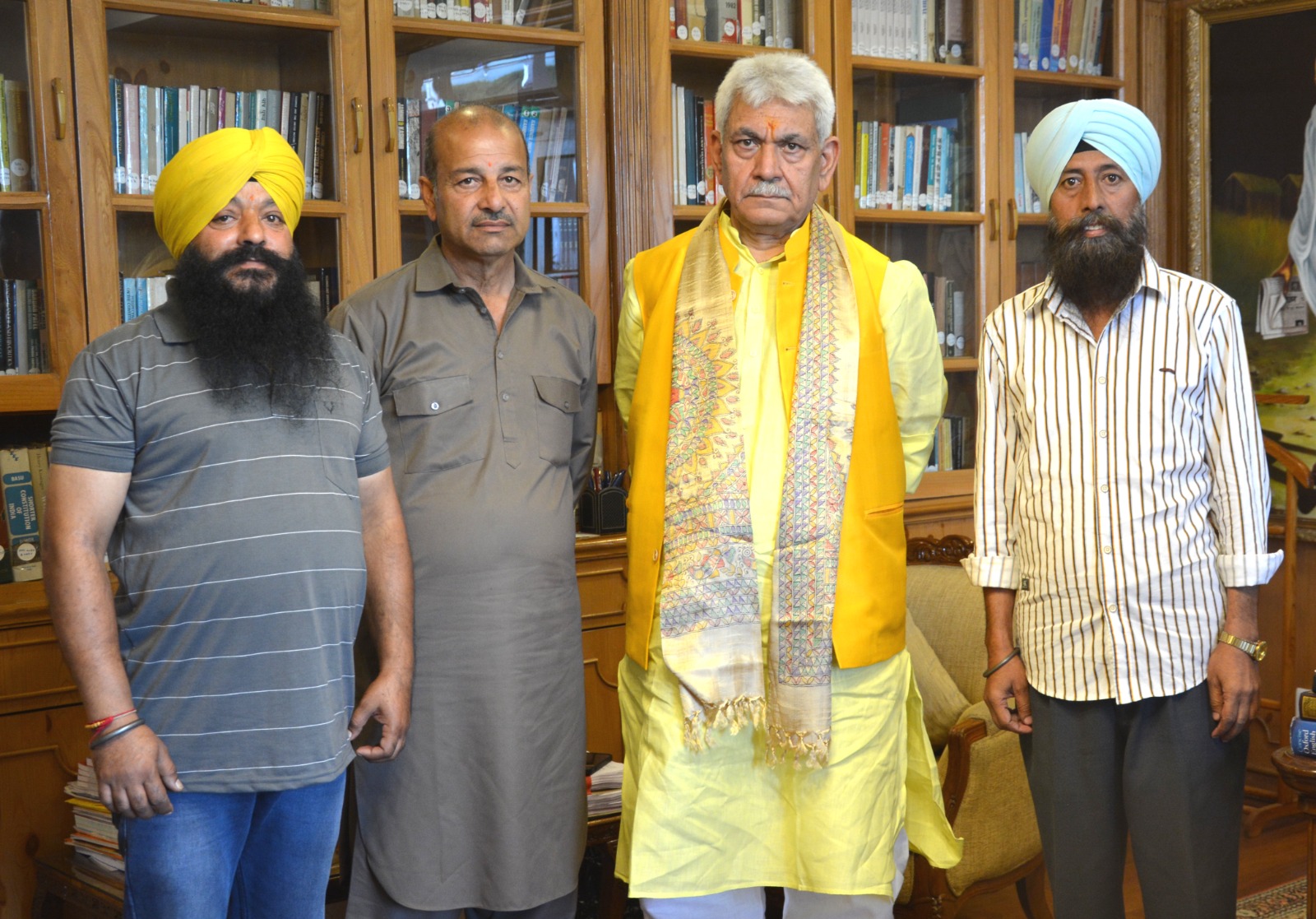 Delegation of Kashmiri Minority Leaders calls on LG