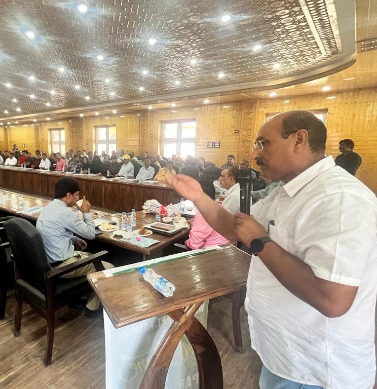 Director Agriculture inaugurates seminar on beekeeping in Srinagar