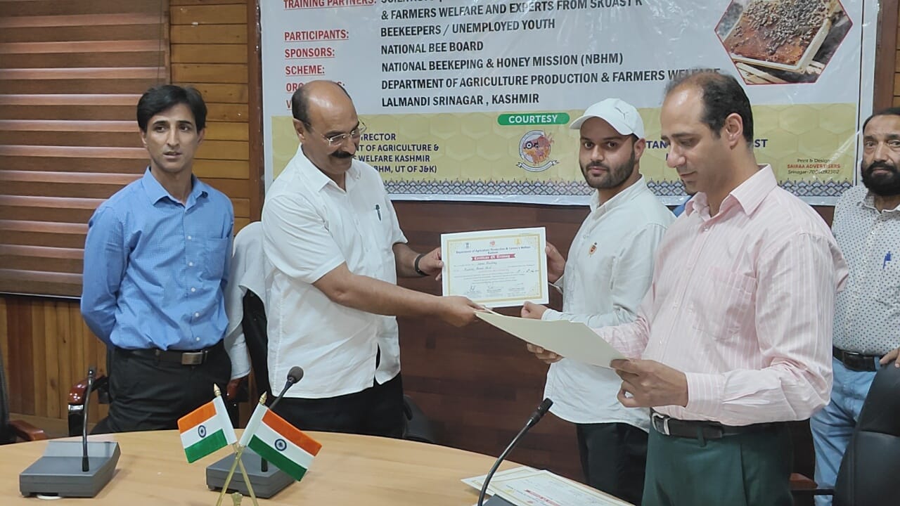 Divisional level training prog on scientific beekeeping concludes at Lalmandi Srinagar
