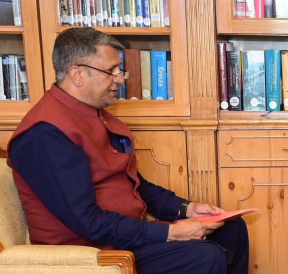 V-C DDC Kupwara, Delegation of minority employees call on LG