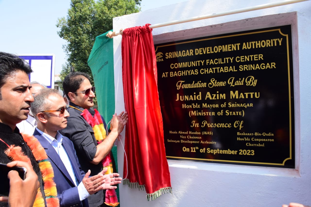 Mayor of Sgr lays foundation stone for two community centres