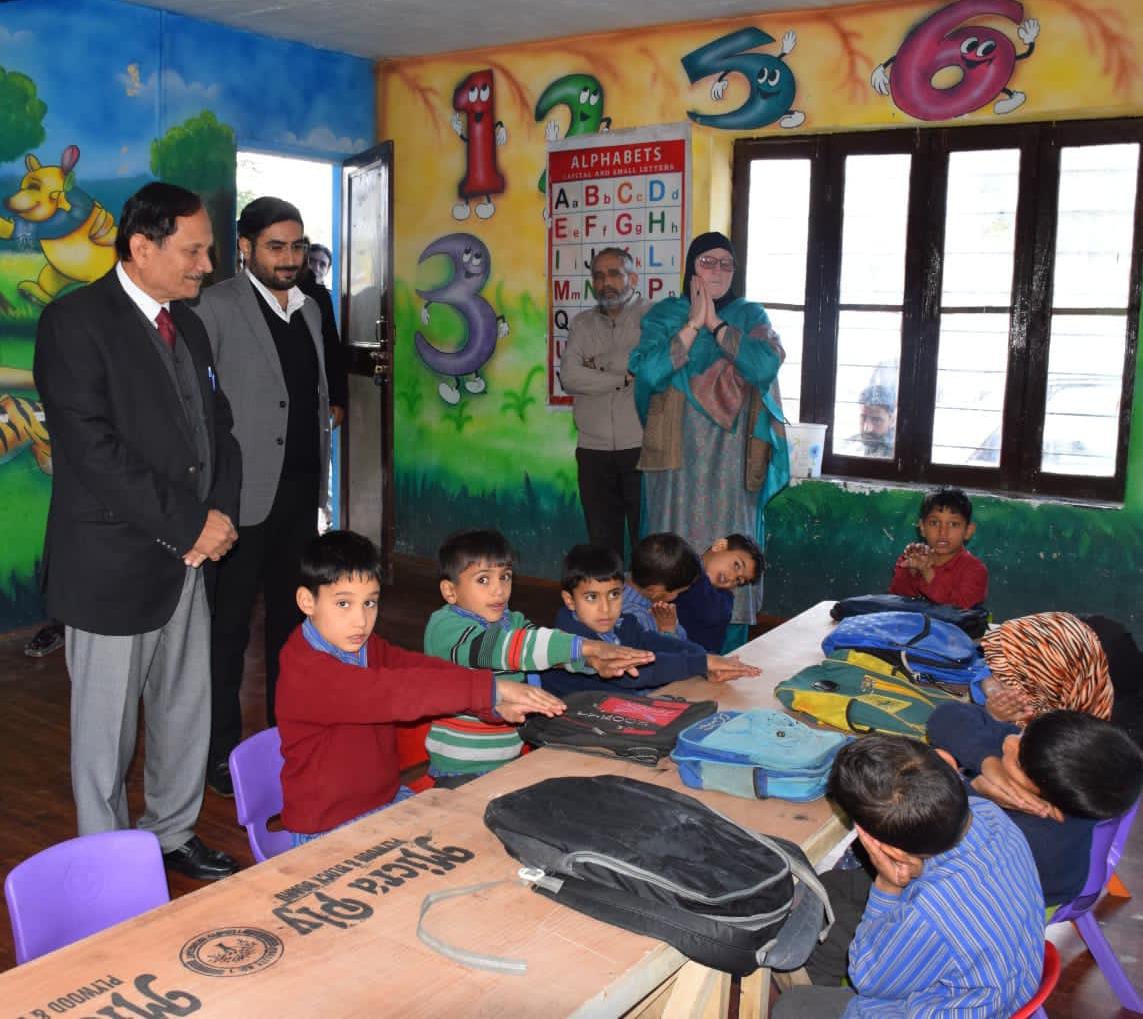 Advisor Bhatnagar visits Budgam, presides Block Diwas at Panchayat Halqa Jawalapora