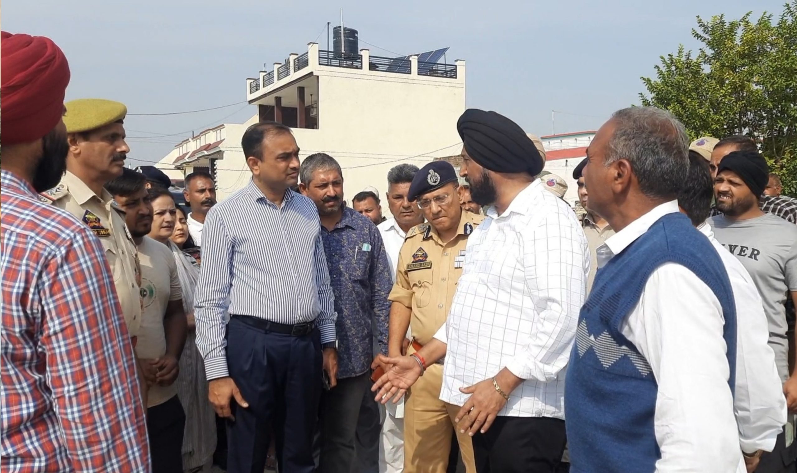Cross border shelling: Div Com, IGP visit border villages, interact with affected family, locals