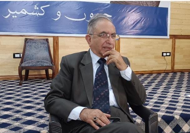 Hassan Mir urges govt to address grievances of Gulmarg’s tour guides, other stakeholders