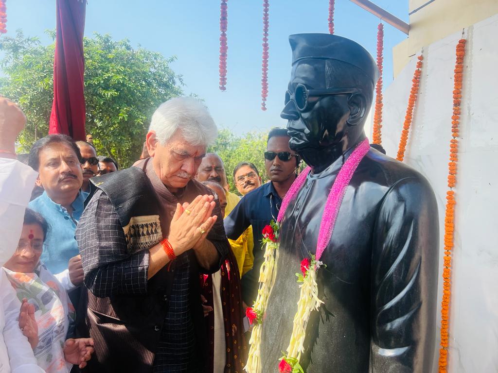 LG unveils statue of freedom fighter and first Bihar CM Dr Krishna Singh at Aurangabad