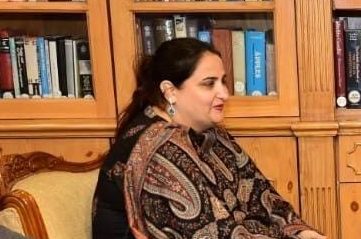 Chairperson DDC Ganderbal, Satya Pal Jain call on LG