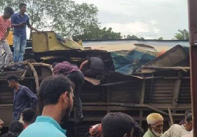 15 killed, several injured in train accident in Bangladesh