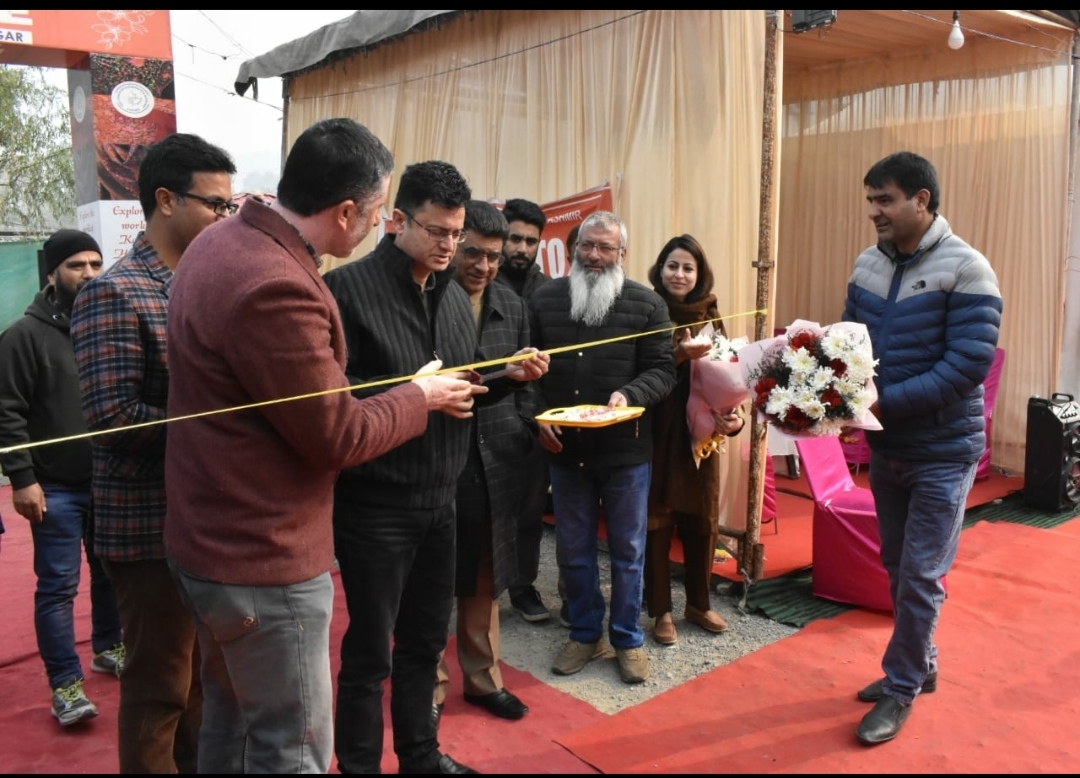 ‘Autumn Craft Mela’ begins at Boulevard, Srinagar