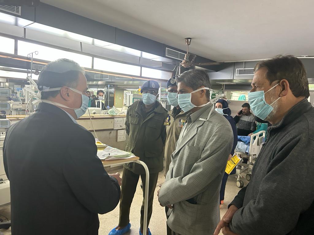 DGP visits injured police inspector in SKIMS ICU