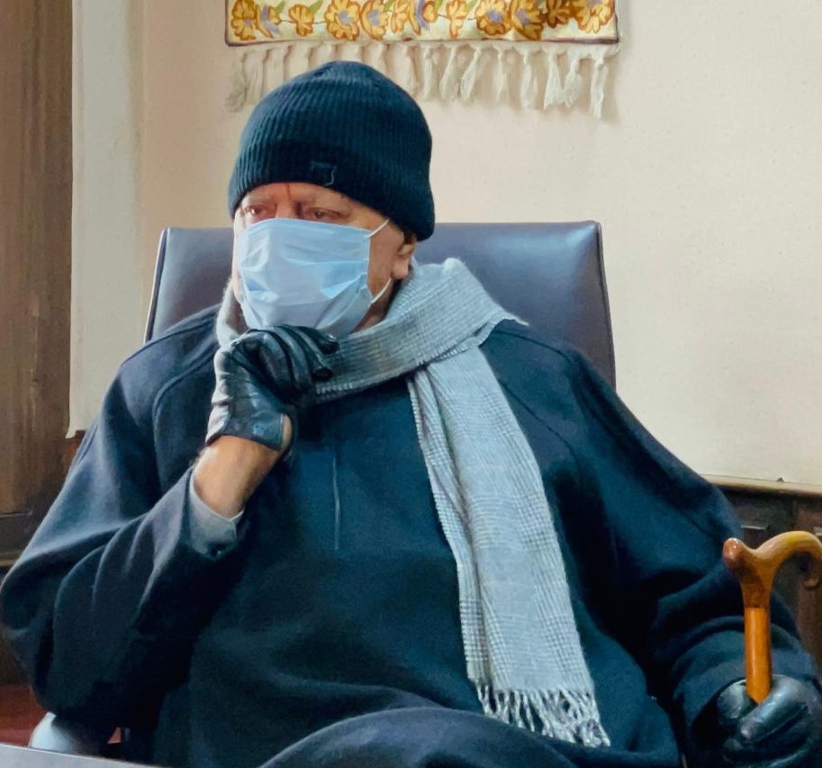 Dr Farooq visits Nawa-e-Subha, meets party functionaries