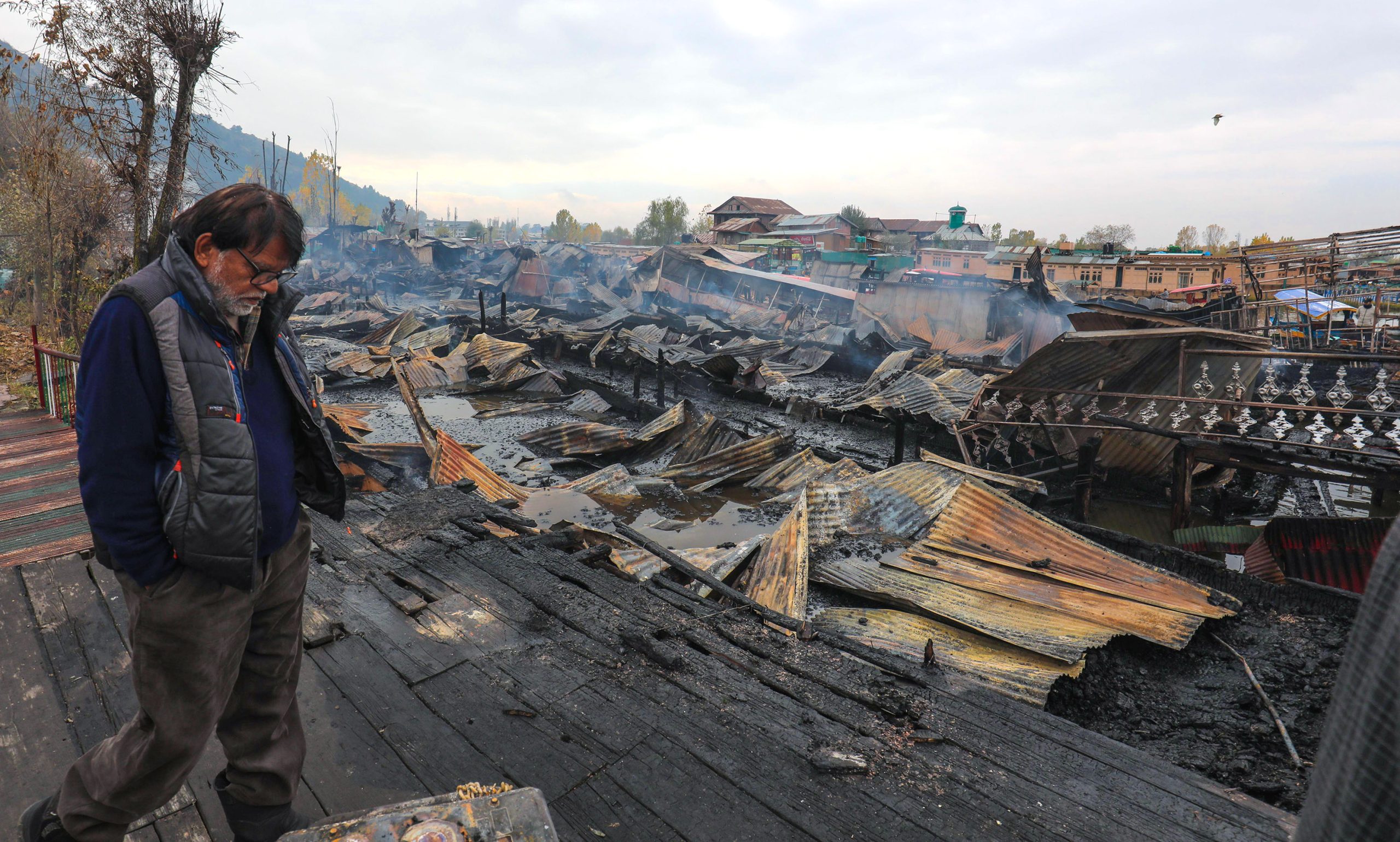 Afloat on water, 3 tourists die in houseboat blaze in Dal Lake