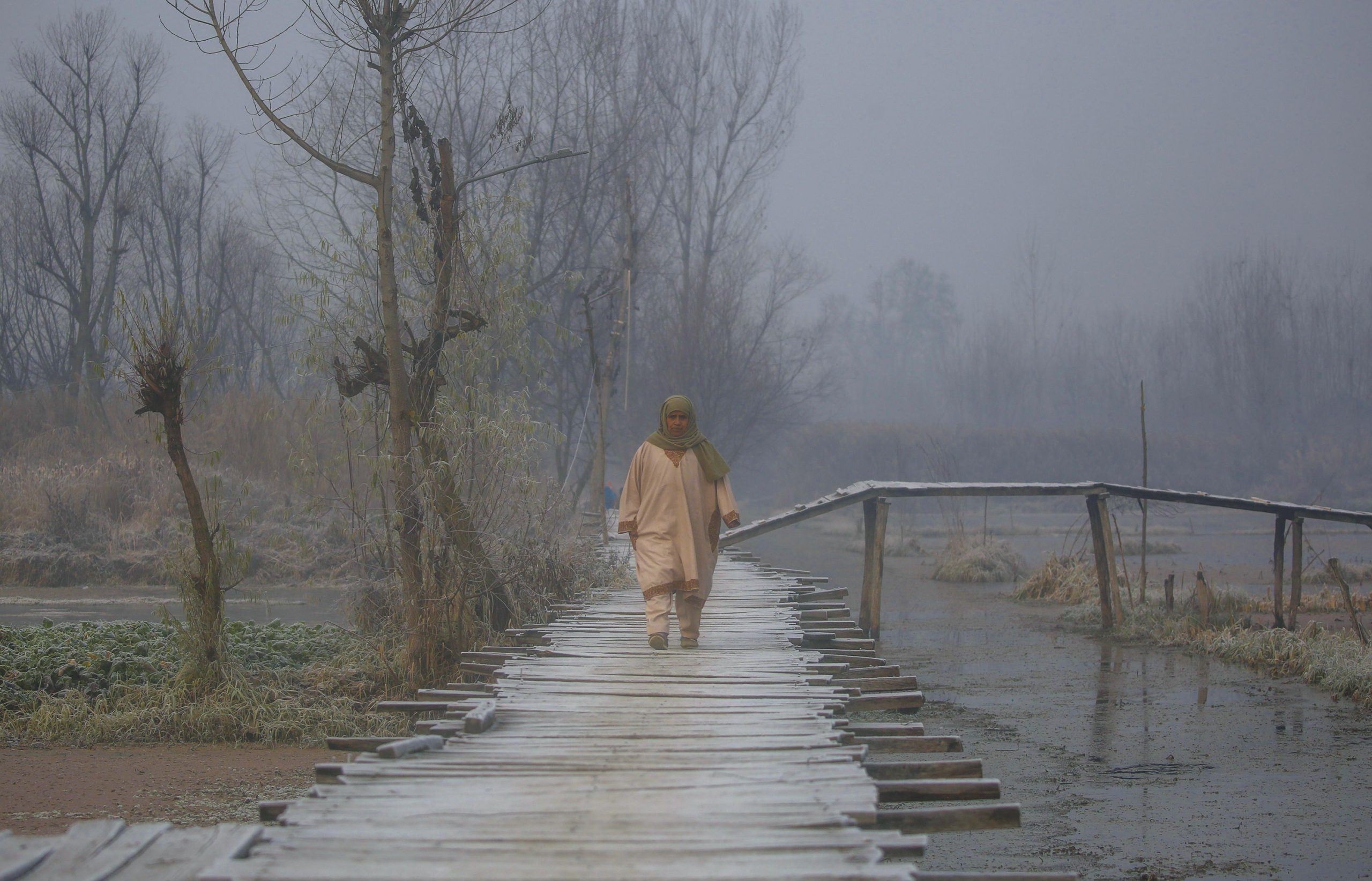 Cold conditions intensify; Srinagar experiences coldest night at minus 5.3 deg Celsius
