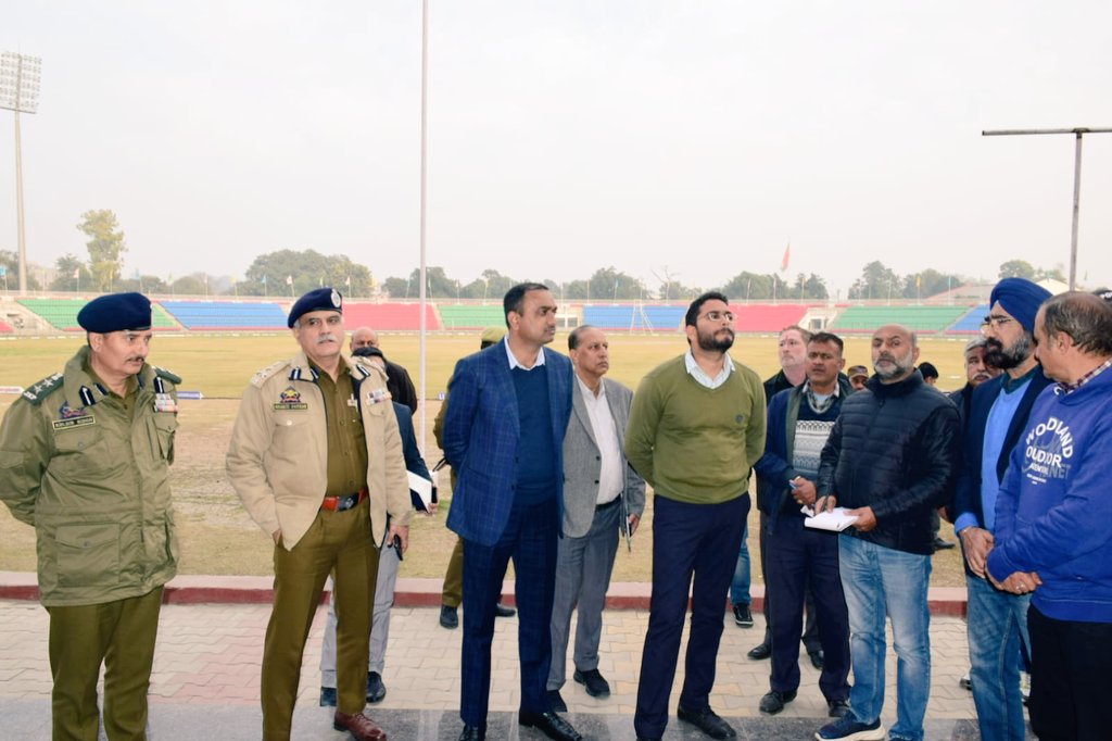 Div Com Jammu reviews arrangements for R-Day celebration at MA Stadium