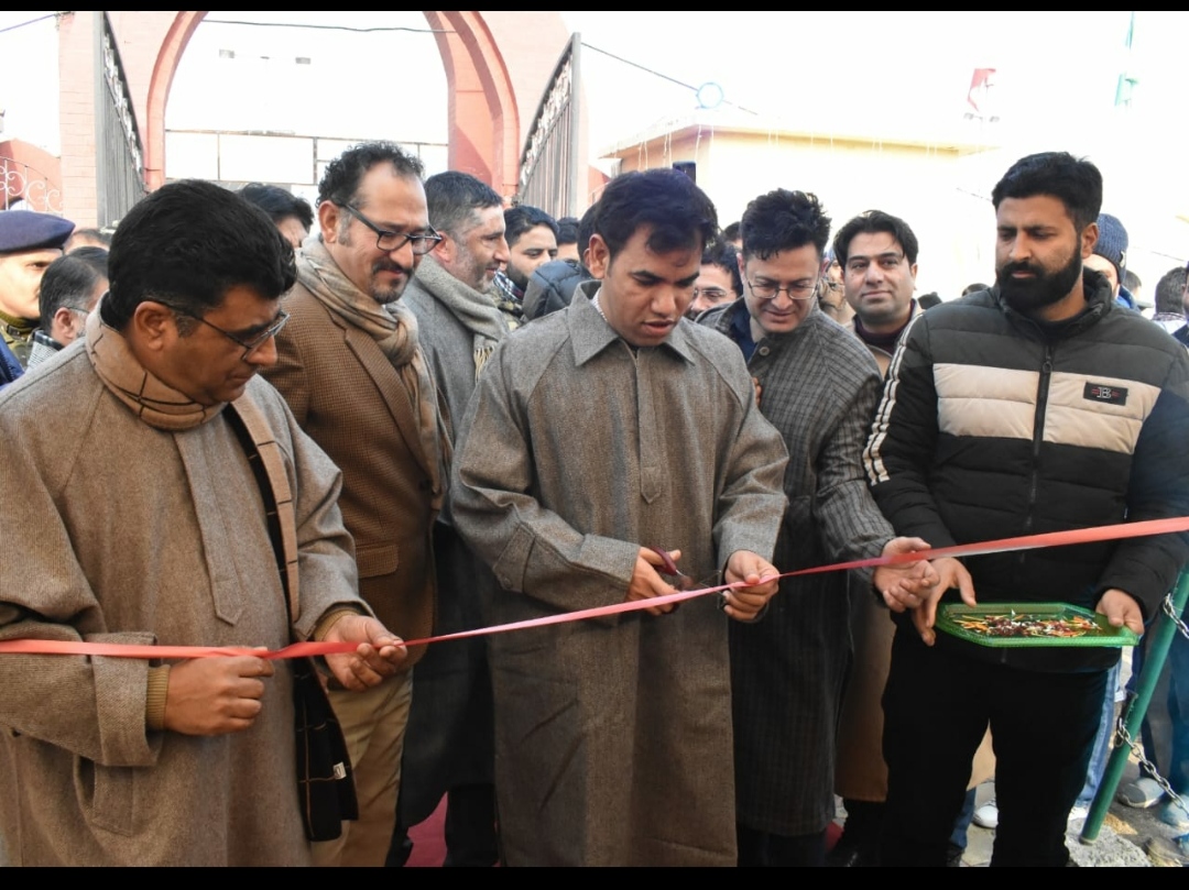 Div Com inaugurates Jashne Cillai Kalan, Mega Exhibition at Kashmir Haat Srinagar 