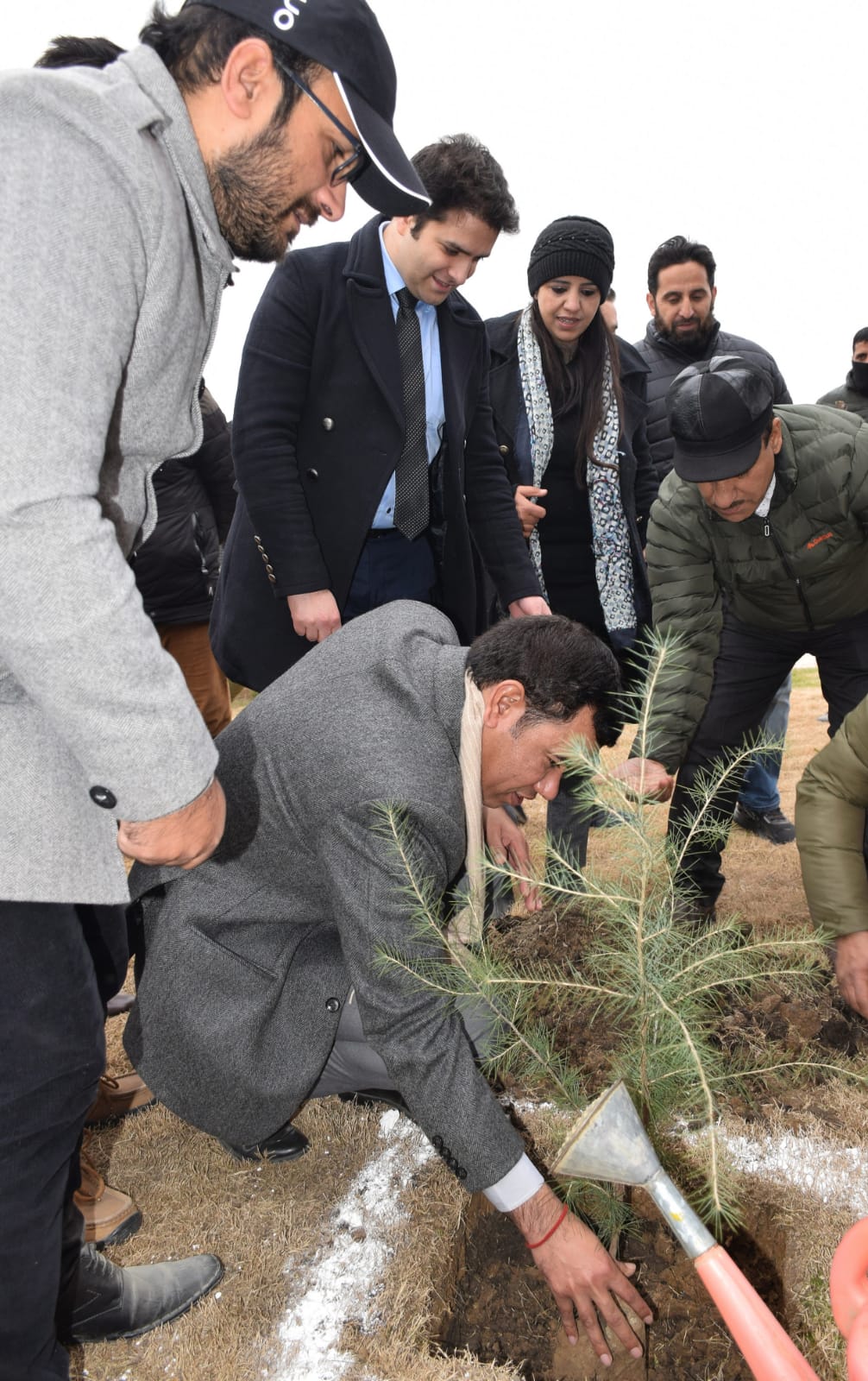 VK Bidhuri kick-starts plantation drive at Eco-Park, Shalimar Canal