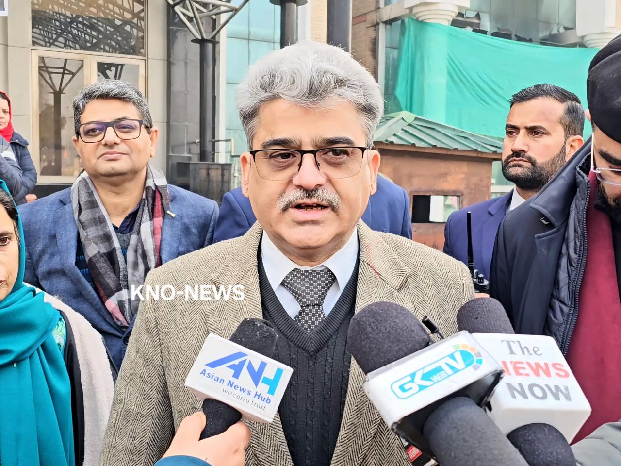 Making J&K more attractive to tourists admin’s top priority: CS