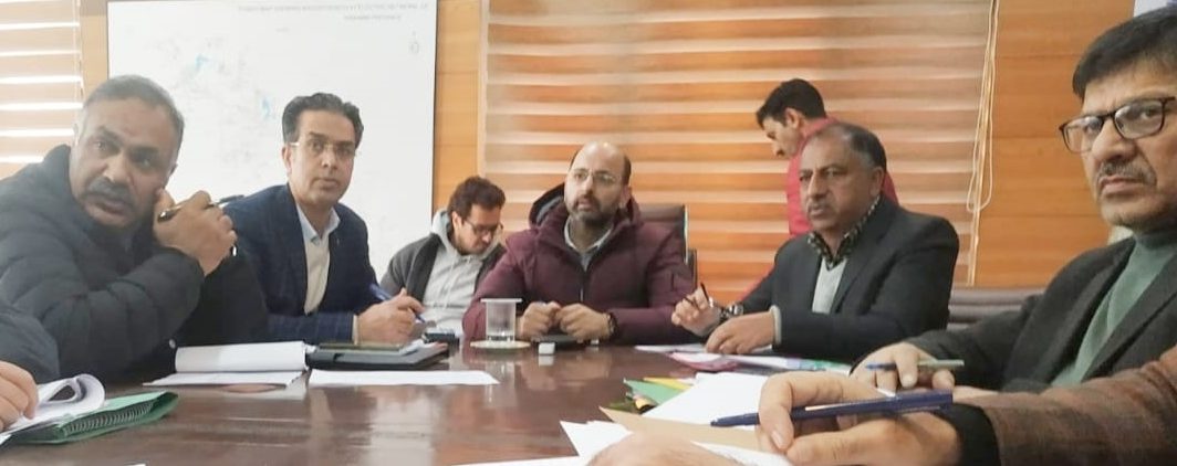 Maintain strict vigil on feeders vulnerable to power pilferage: MD KPDCL to EEs